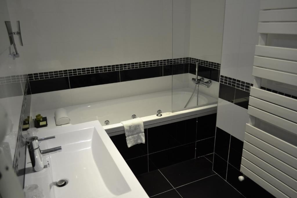 Le Saint-jacques Hotel 3*